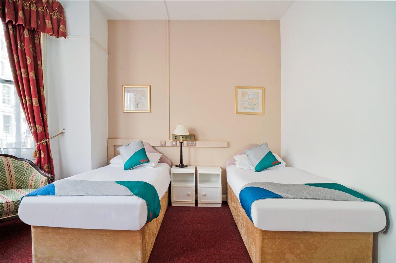 Oyo The Palm Court Hotel Истборн Екстериор снимка