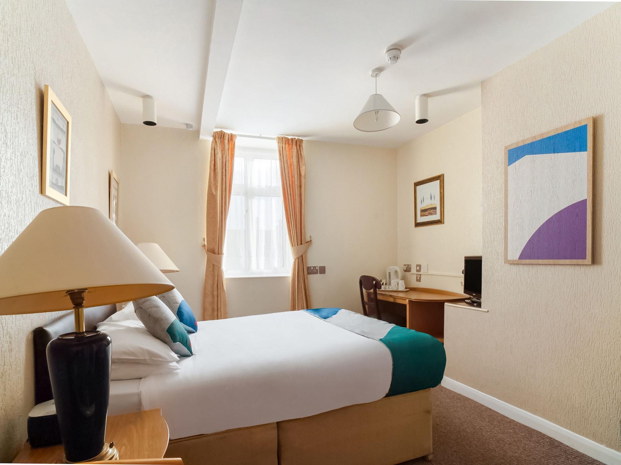 Oyo The Palm Court Hotel Истборн Екстериор снимка