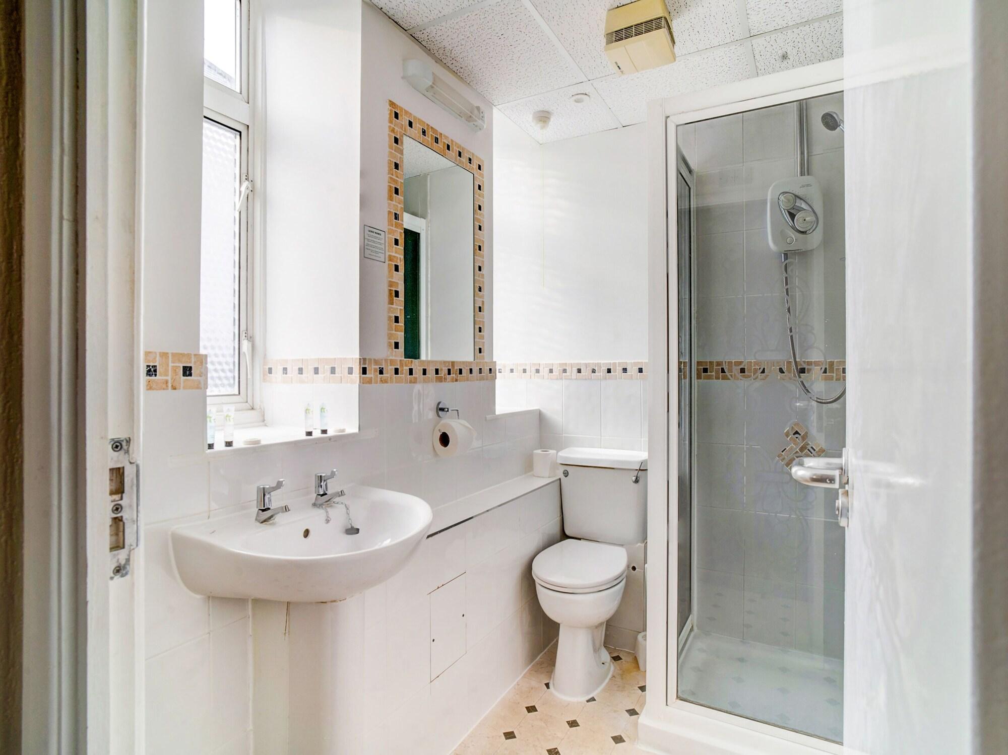 Oyo The Palm Court Hotel Истборн Екстериор снимка