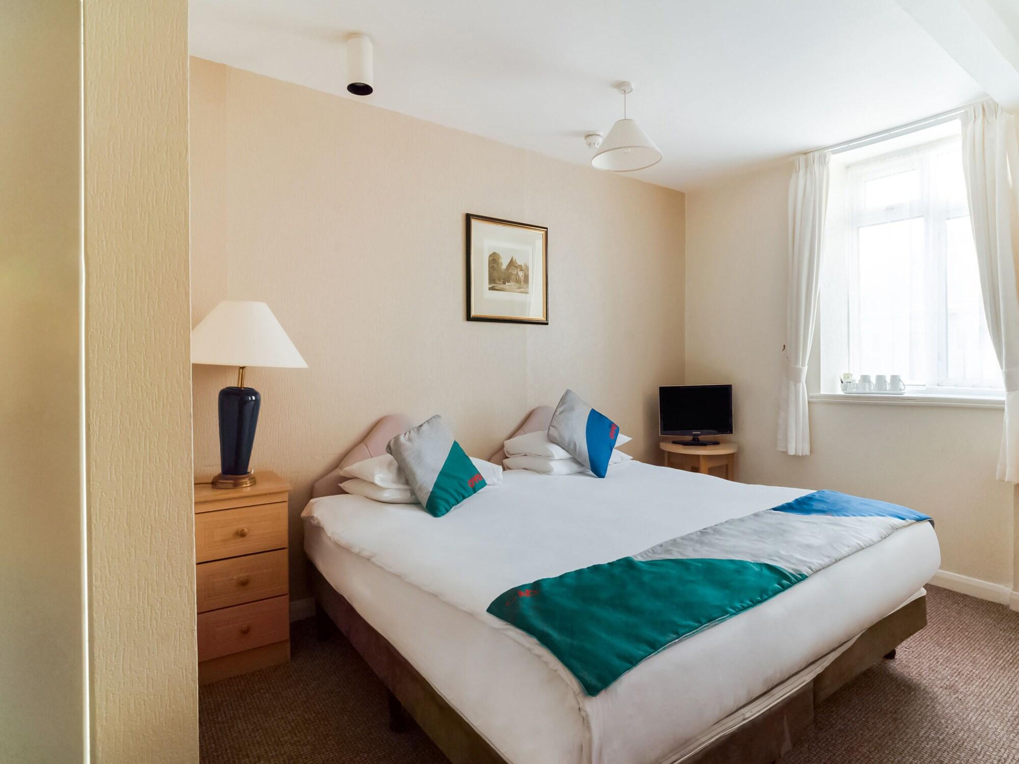 Oyo The Palm Court Hotel Истборн Екстериор снимка