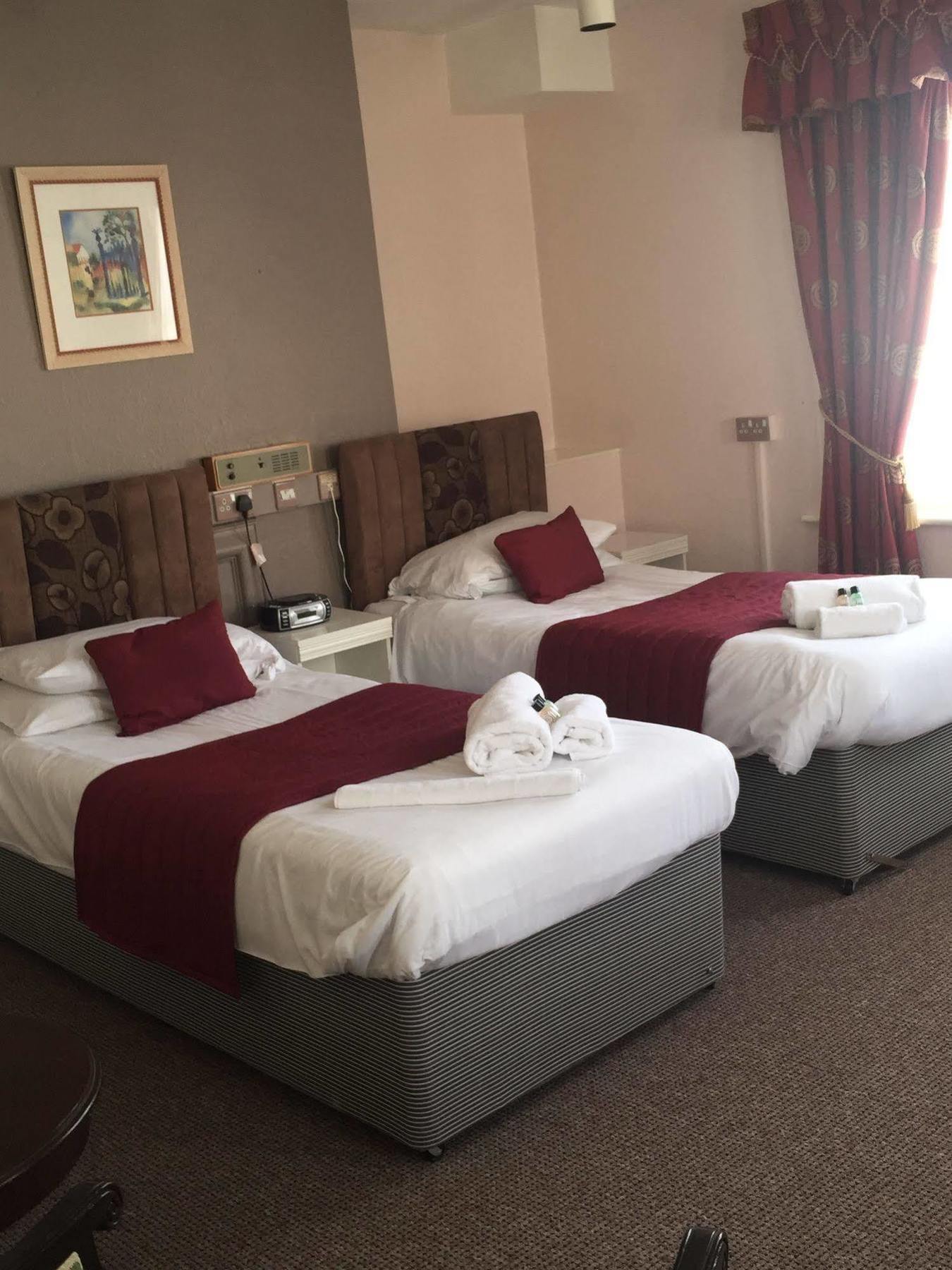 Oyo The Palm Court Hotel Истборн Екстериор снимка